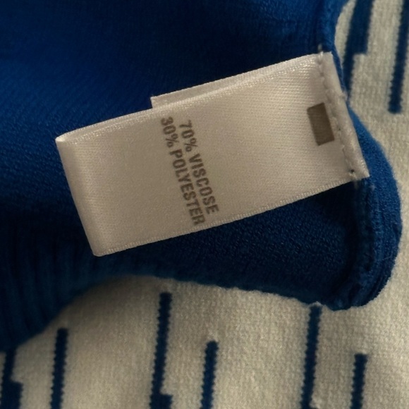 ST. JOHN Top - Picture 4 of 5